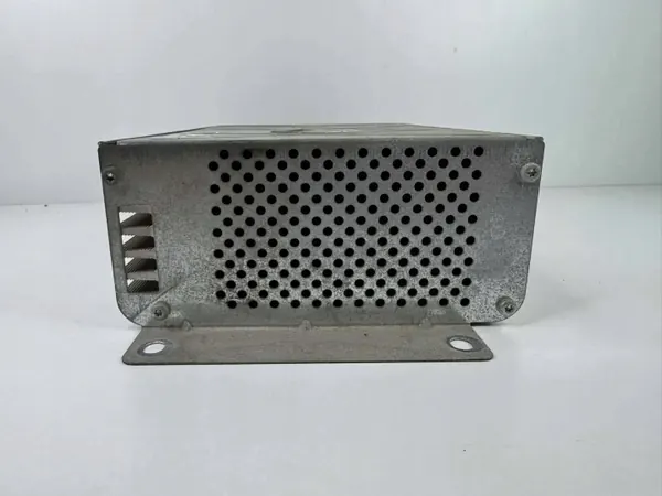 Audi A6 Versterker OEM 4F0910223 - Gebruikte staat image 4