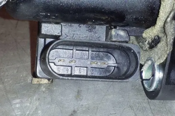 Kytkin sylinteri SEAT TOLEDO IV 1.6L Diesel 2013 6R0721388A image 4