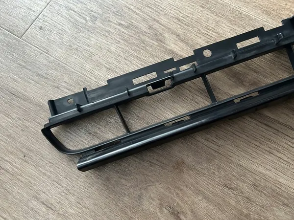 AUDI A4 B9 Rejilla Central Delantera 2015-2019 OEM 8W0807683 image 2