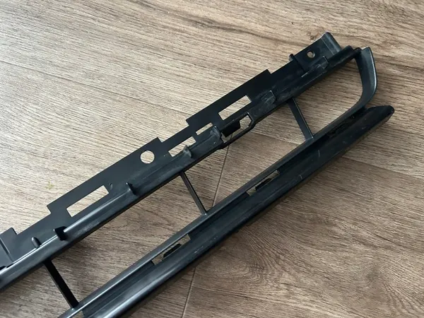 AUDI A4 B9 Rejilla Central Delantera 2015-2019 OEM 8W0807683 image 3