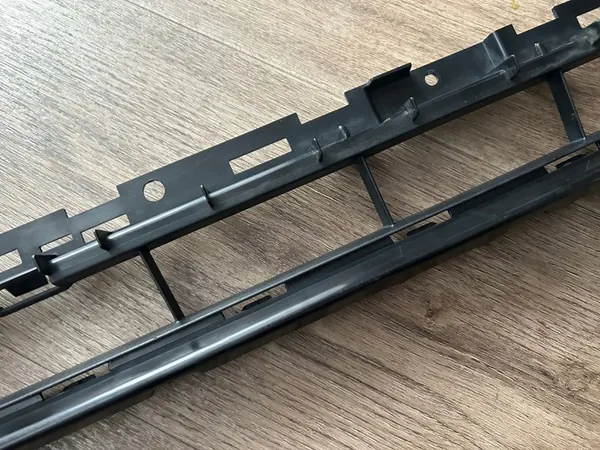 AUDI A4 B9 Rejilla Central Delantera 2015-2019 OEM 8W0807683 image 5