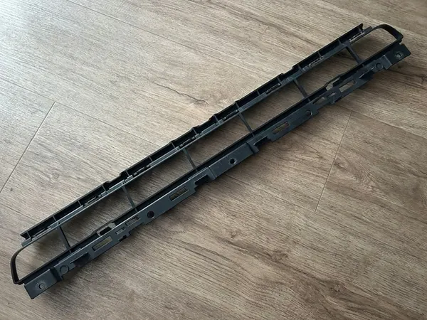 AUDI A4 B9 Rejilla Central Delantera 2015-2019 OEM 8W0807683 image 6