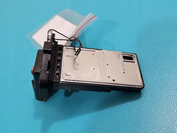 Luftmassenmesser Toyota Land Cruiser J200 07- 4.5 V8 D4D image 2