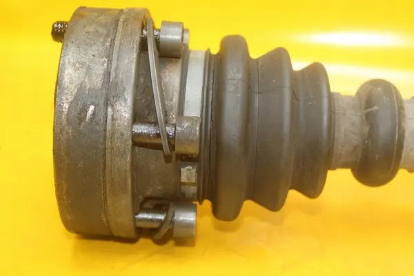 Höger Framskaft VW Transporter T4 1.9 TD image 6