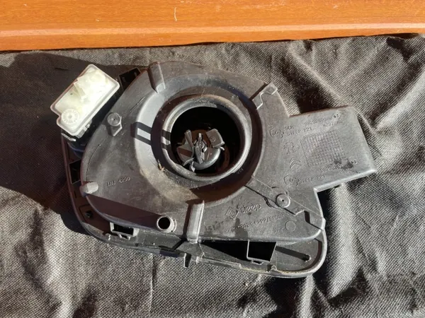 Tampa de combustível OEM 9823289380 para Peugeot 208 II image 3