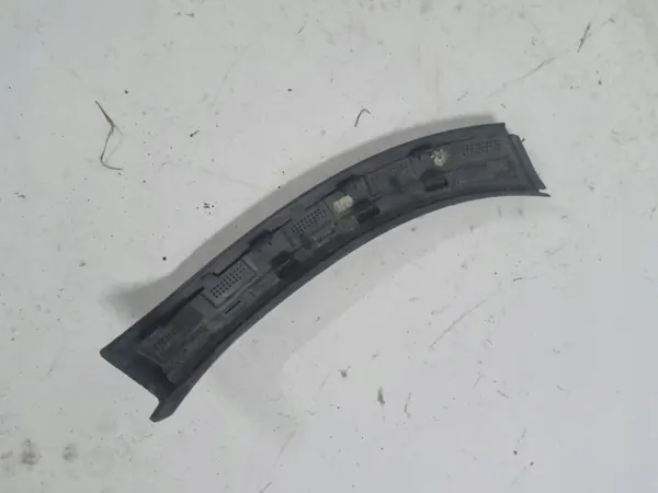 Volvo V60 Cross Country Tira Parachoques Trasera Izquierda OEM 32206171 image 5