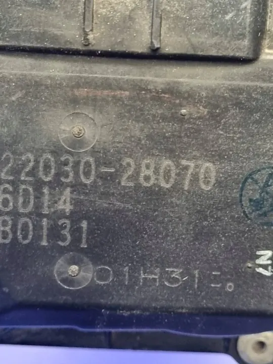 Toyota Drosselklappe OEM 22030-28070 - Gebraucht image 3