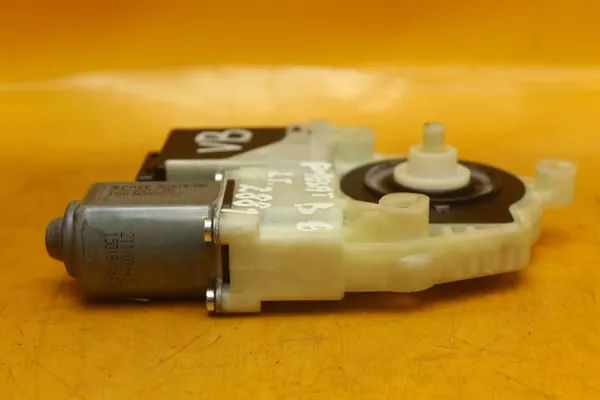 Vasen takaluukun moottori VW Passat B6 1K0959703AB image 6