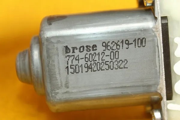 Vasen takaluukun moottori VW Passat B6 1K0959703AB image 8