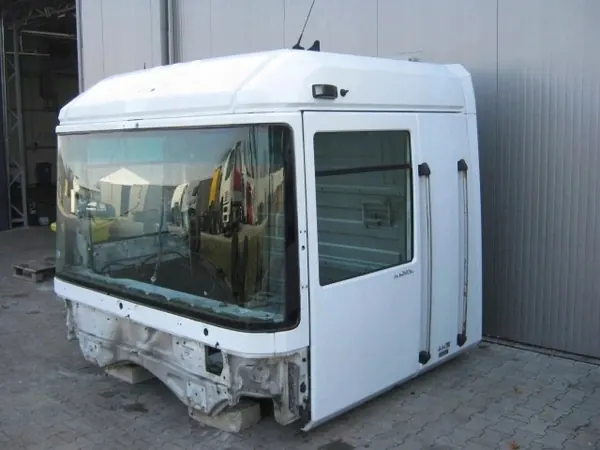 Renault Magnum DXi cabineframe OEM 5600718547 image 2