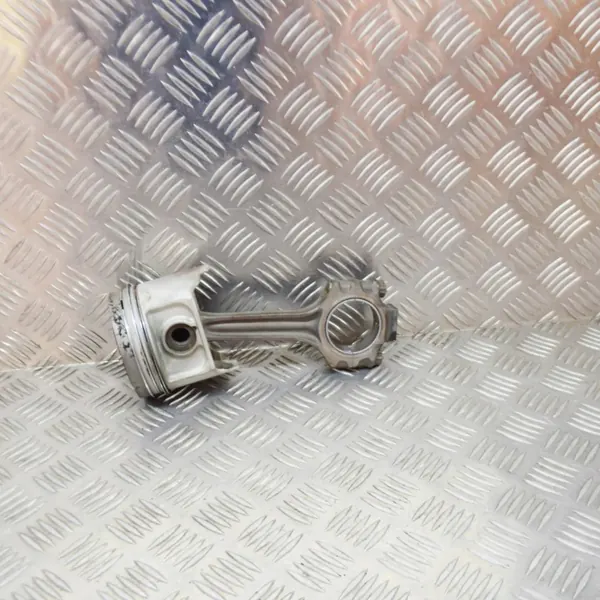 Piston d'occasion OEM A1190300220 pour Mercedes-Benz SL image 2