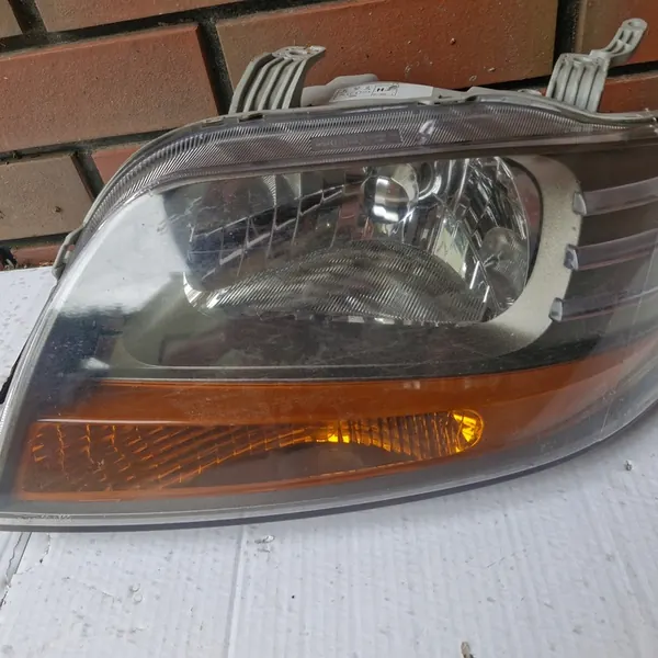 Faros delanteros izquierdo TYC Kalos Europeo image 4