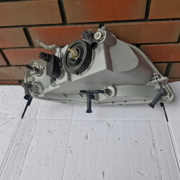 Faros delanteros izquierdo TYC Kalos Europeo image 7
