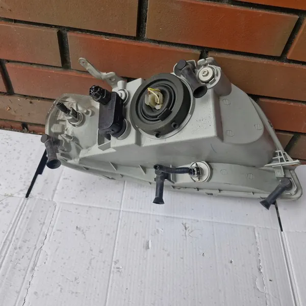 Faros delanteros izquierdo TYC Kalos Europeo image 8