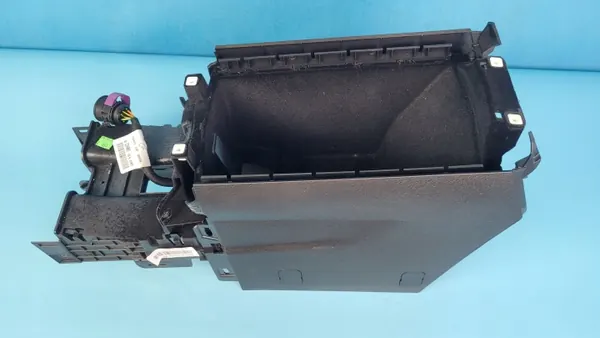 Rangement tunnel central arrière PEUGEOT 508 II OEM image 10