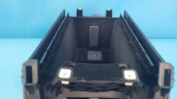Rangement tunnel central arrière PEUGEOT 508 II OEM image 4