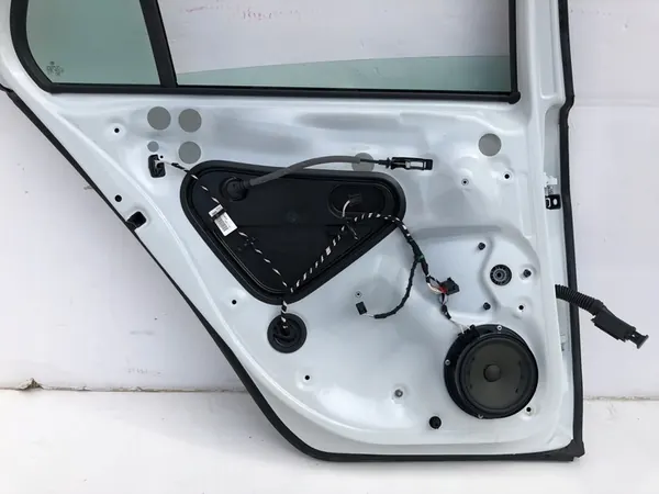 Vänster Bakdörrs Fönster 2016 VW Golf 7 Hatchback LC9A image 4