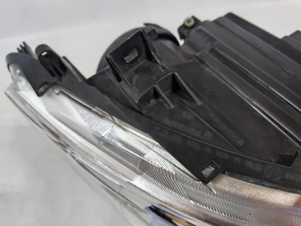 MERCEDES SPRINTER W910 - RECHTER KOPLAMP image 5