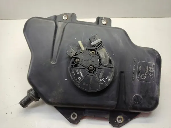 Mercedes Vito 447 AdBlue-säiliö OEM A4474700115 image 2