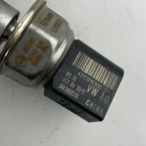 Rampe d'injection + capteur Audi Q5 VW Golf Passat Tiguan 2.0 TFSI image 3