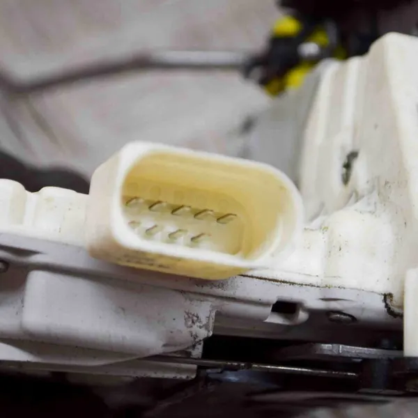 Vänster Framdörrslås AUDI A4 (8EC, B7) 8E1837015AA image 6