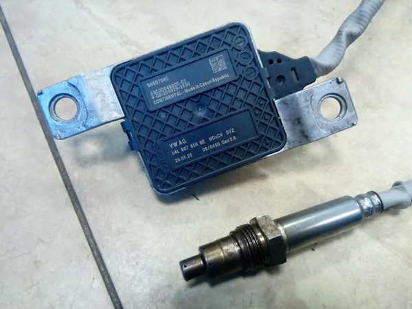 Sensor NOX 04L907805BE Audi VW Skoda Seat image 3