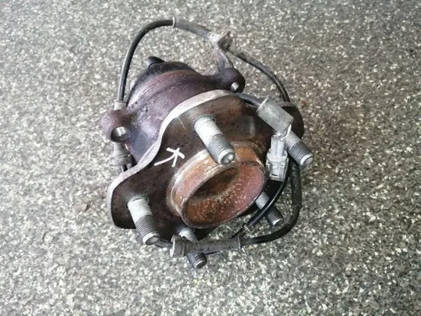 Buje rueda trasera derecha OEM 47900JD000 - Nissan OE image 2