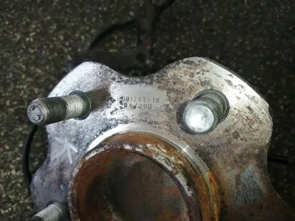 Buje rueda trasera derecha OEM 47900JD000 - Nissan OE image 4