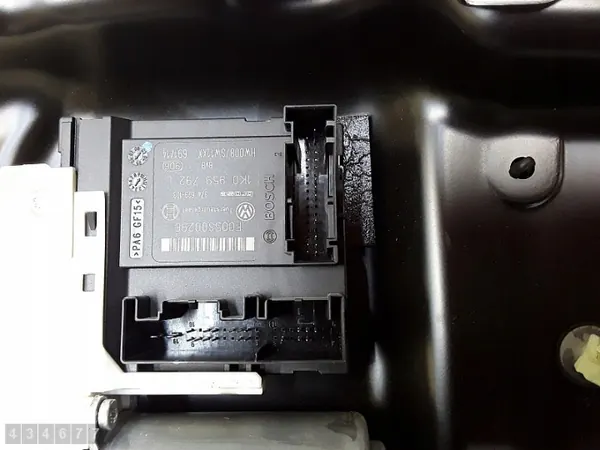 VW Passat fönsterregulator OEM 3c1837756g - Begagnad image 4