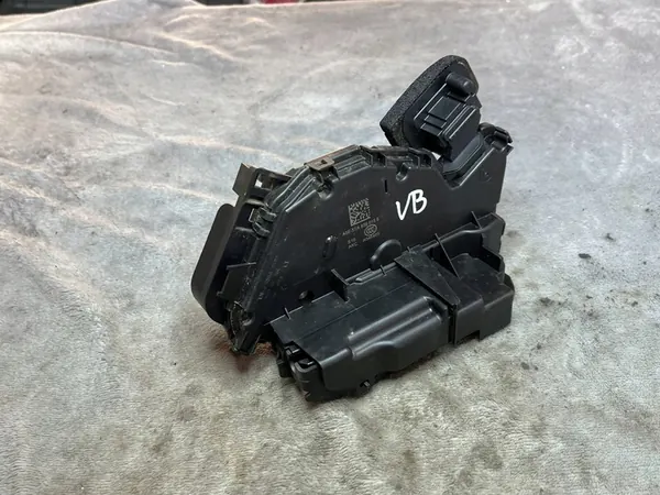 Vasen Takaluukun Lukko 5TA839015E Skoda Octavia 3 image 2