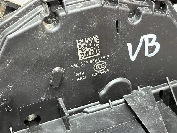 Vasen Takaluukun Lukko 5TA839015E Skoda Octavia 3 image 3