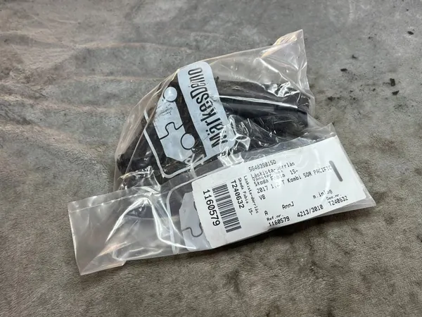 Vasen Takaluukun Lukko 5TA839015E Skoda Octavia 3 image 4