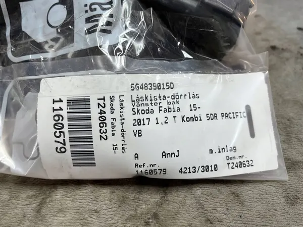 Vasen Takaluukun Lukko 5TA839015E Skoda Octavia 3 image 5