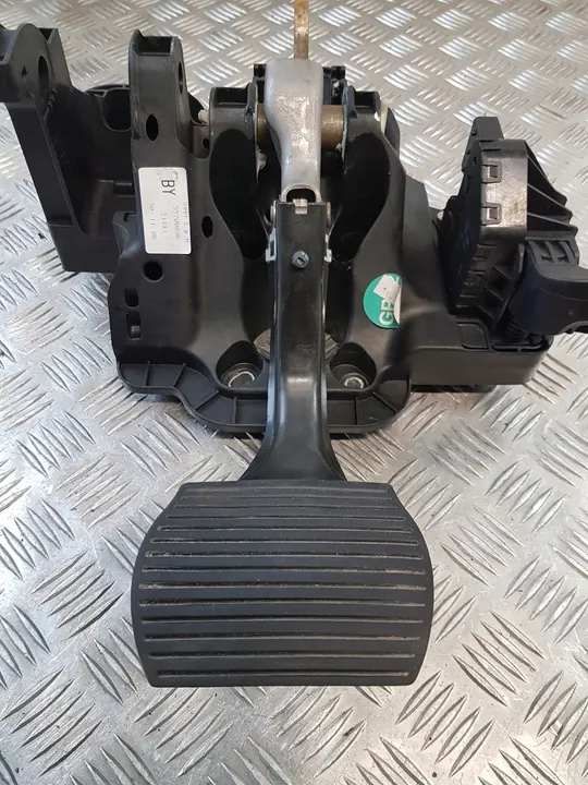 OPEL CORSA D Bremsenpedal Automatik 55700896 image 2