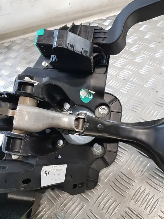 OPEL CORSA D Bremsenpedal Automatik 55700896 image 4