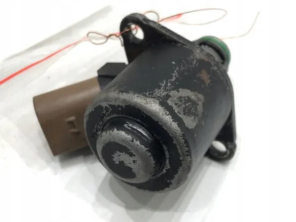 Régulateur Pression Carburant OEM 28233374 VW Golf VII image 3
