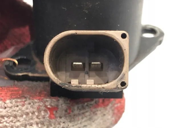 Régulateur Pression Carburant OEM 28233374 VW Golf VII image 4