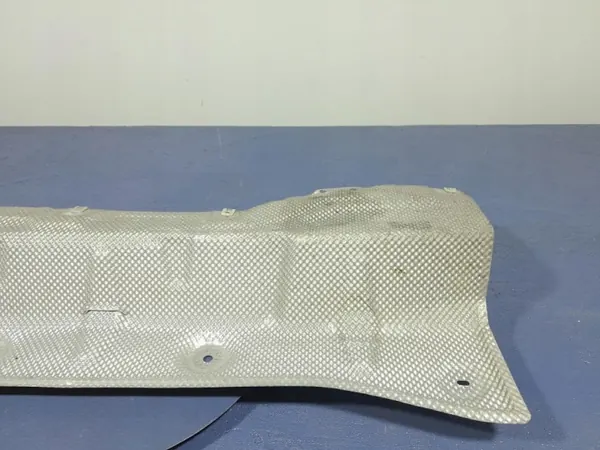 Protector térmico escape BMW OEM 7467972 - Usado image 5