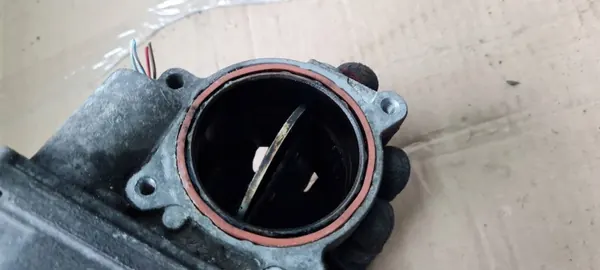 Spjällhus Audi A8 S8 D3 OEM 4E0145950H image 8