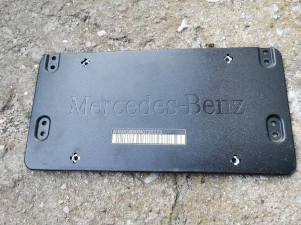 Moldura matrícula traseira OEM A0008101711 - Dianteira image 2