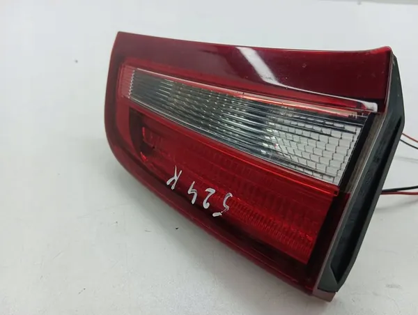 Volvo S60 2012 Luz trasera de maletero izquierda image 2