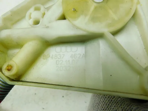 Motor do elevador de vidro dianteiro direito - Audi A3 8P 5d image 4