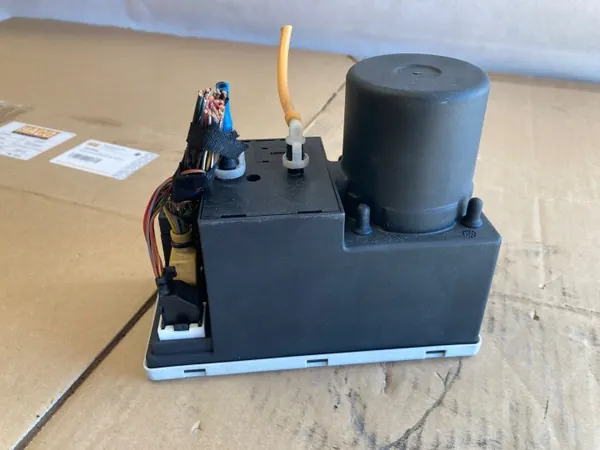 Audi A3 8L centrale vergrendelpomp OEM 8L0862257A image 5