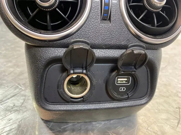 Kia Stinger console armsteun OEM FOB43783 - Gebruikt image 4