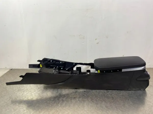 Kia Stinger console armsteun OEM FOB43783 - Gebruikt image 5