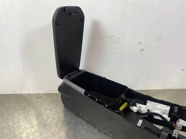 Kia Stinger console armsteun OEM FOB43783 - Gebruikt image 8