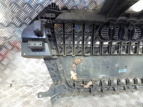 Marco de Rejilla Cromado Audi Q3 11-15 8U0853651H image 7