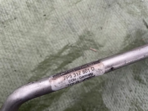 Conducto de aceite Porsche OE usado OEM 7P5317801D image 4
