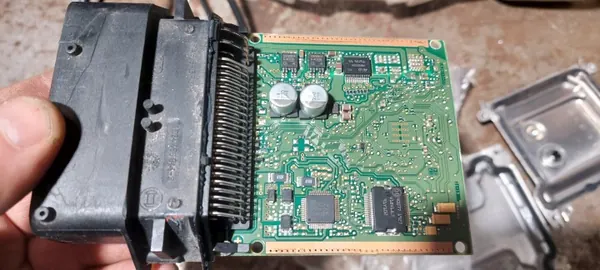 Controlador AdBlue Iveco Daily OEM 0281035663 5802440689 image 3
