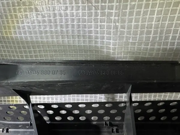 LIFTGRILL MERCEDES SPRINTER W906 image 3